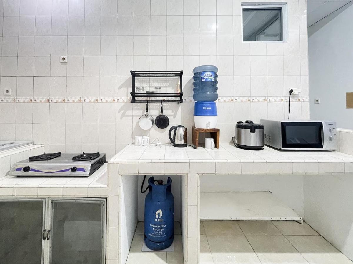 Kos Awany Coliving Hostel Jakarta Exterior photo